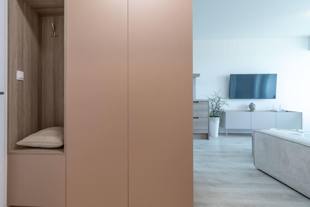Cozy Apartment Near City Centrum And Bratislava Airport Luaran gambar