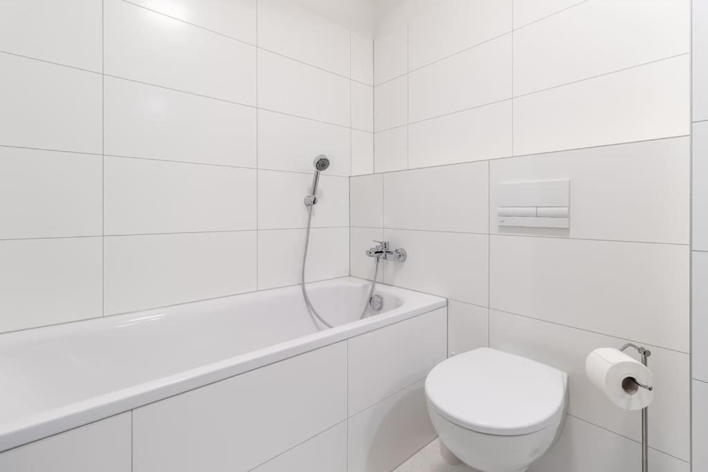 Cozy Apartment Near City Centrum And Bratislava Airport Luaran gambar