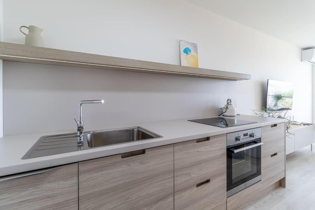 Cozy Apartment Near City Centrum And Bratislava Airport Luaran gambar