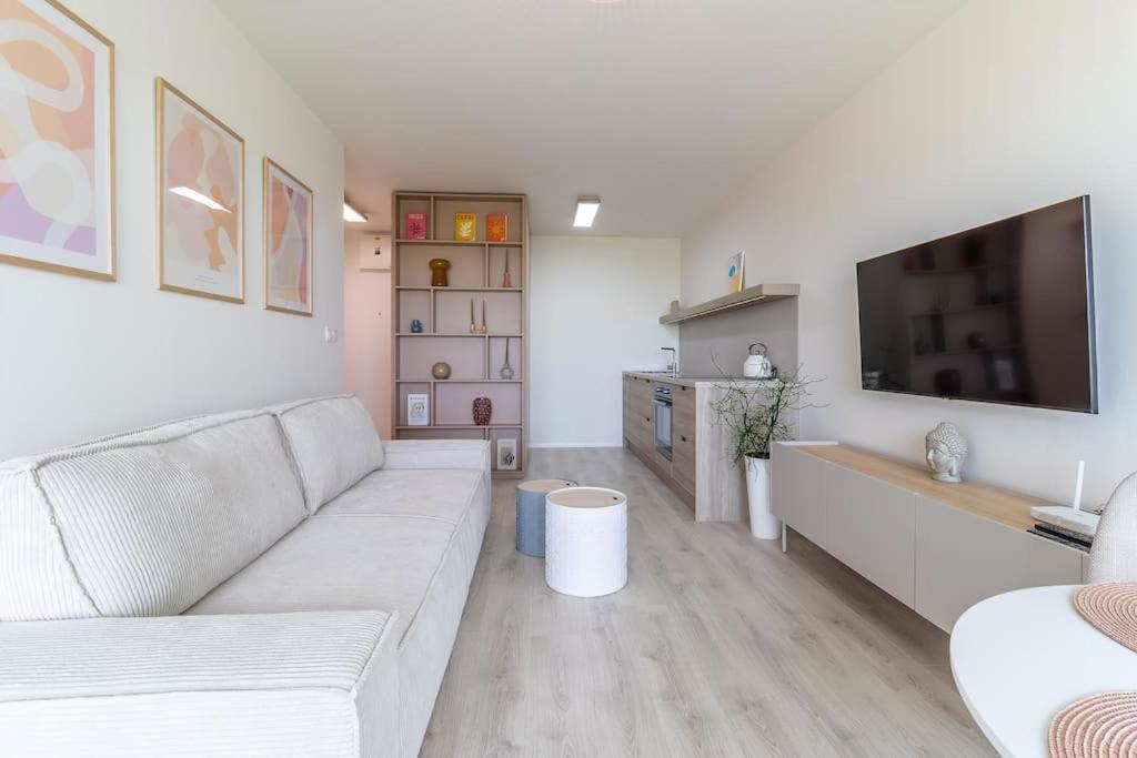 Cozy Apartment Near City Centrum And Bratislava Airport Luaran gambar